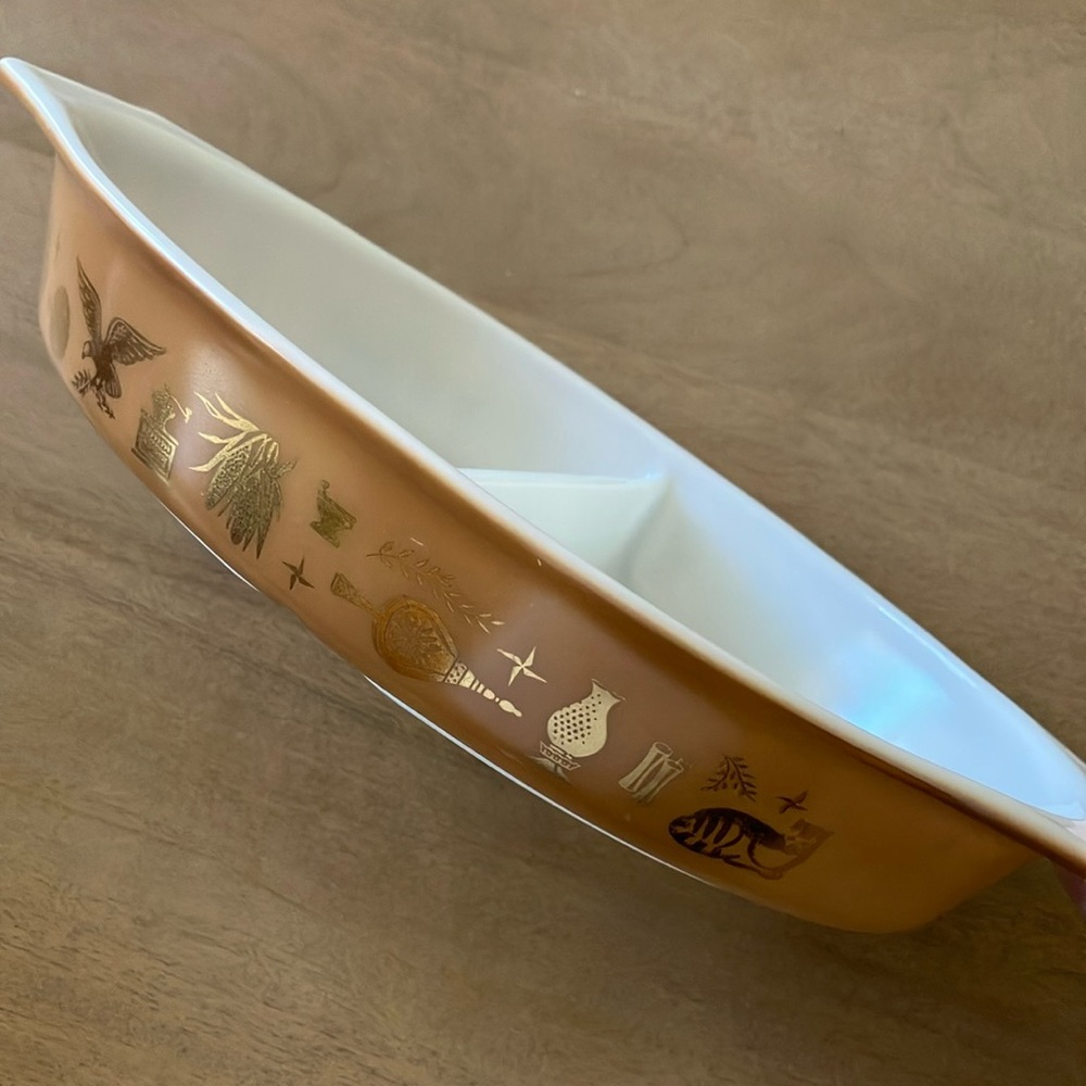 Vintage Pyrex 1.5 Qt. Divided Dish
